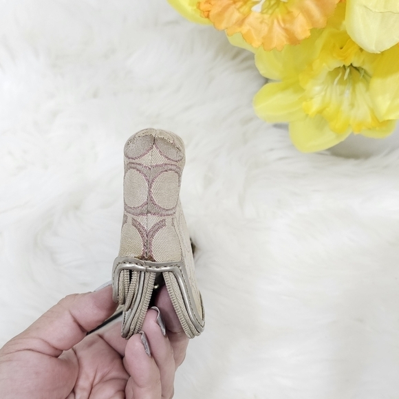 Coach wristlet monogram  tan color - Picture 6 of 11